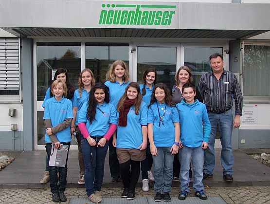 MinT-M&auml;dchen bei Neuenhauser Maschinenfabrik