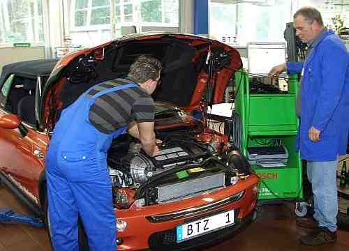 Kfz-Servicetechniker